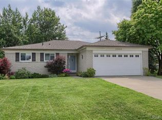 33269 Clifton Dr, Sterling Heights, MI 48310