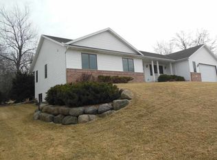 802 Links Dr, Poynette, WI 53955