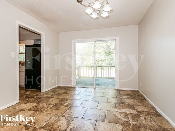 3rd image of 12816 Crystal Ave