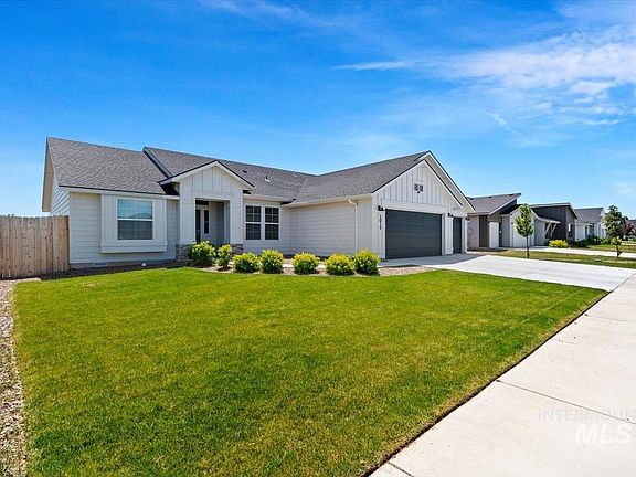 4th image of 1015 SW Besra Dr
