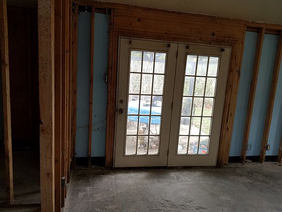 4th image of 101 Lincoln Cedar Dr