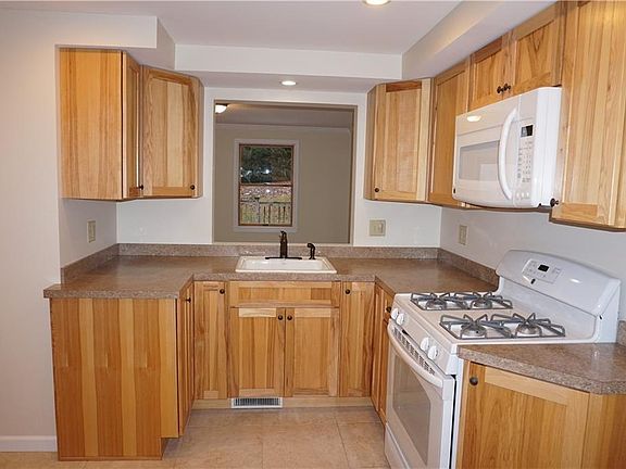 4th image of 125 Vieau Dr
