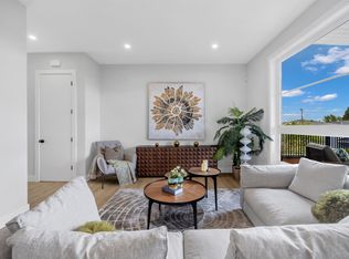 946 Dansey Ave, Coquitlam, BC V3K 3G7