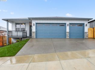 647 NE Pinebreak Dr, Estacada, OR 97023