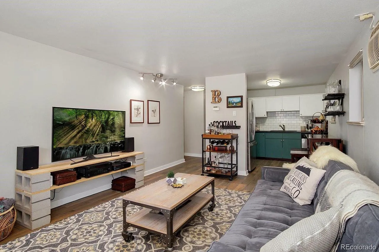 271 N Grant St — Photo 4