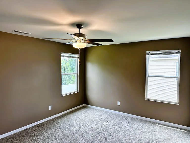 240 Melbourne Dr — Photo 9
