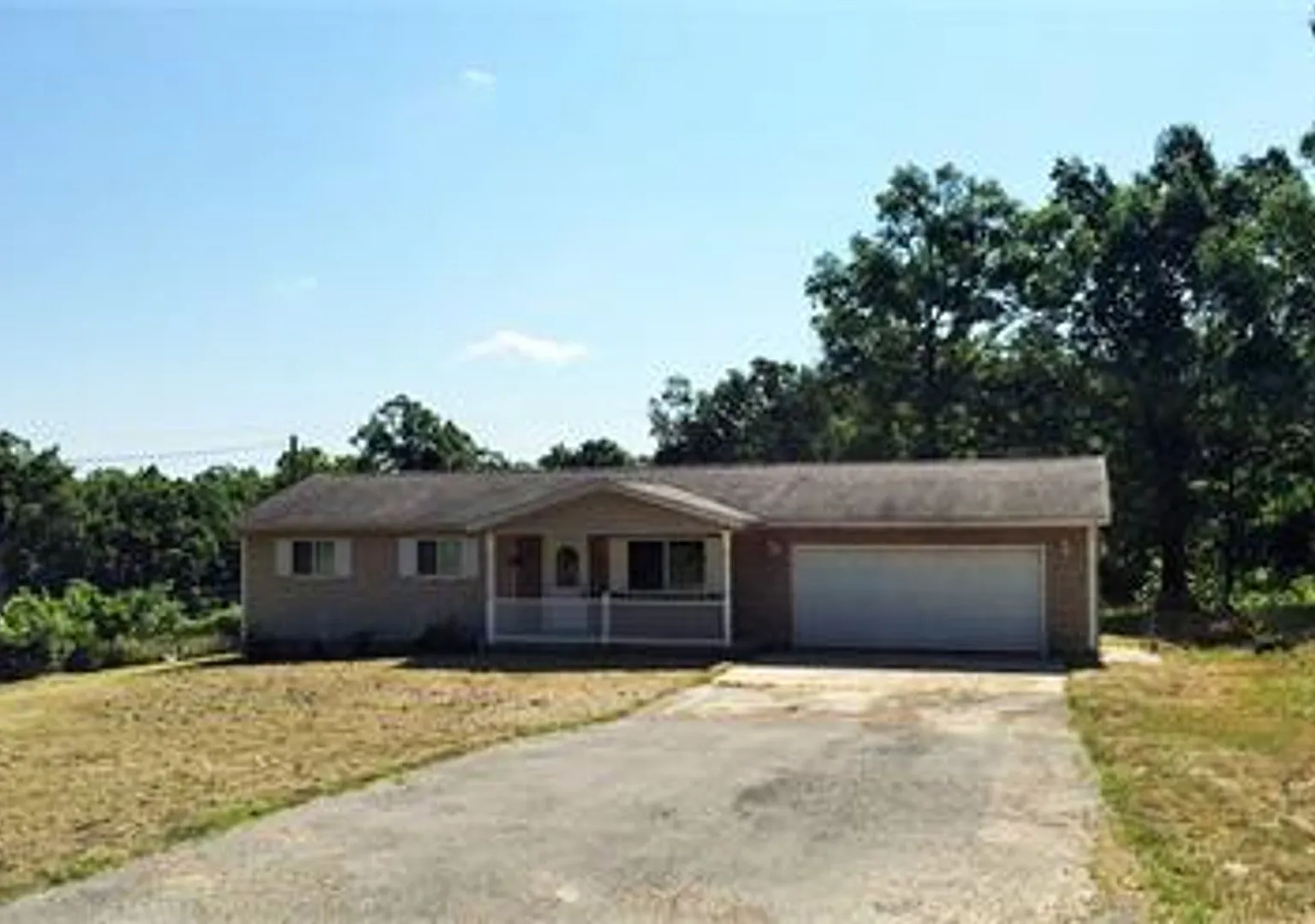 3 bedroom, 2 bathroom Ranch Style Home — Photo 2