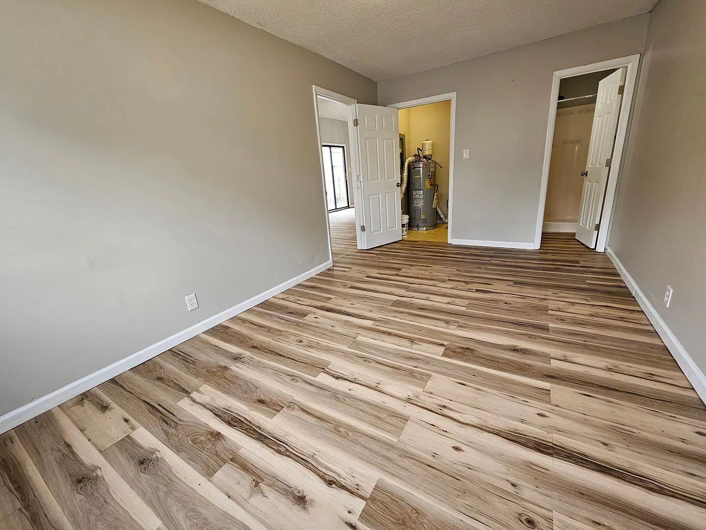 Charming 3 bedroom 2 bathroom Home In Aragona Village! — Photo 4