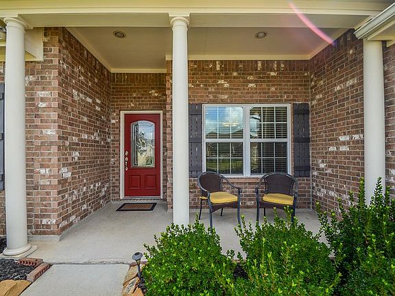 4th image of 214 E Lantana Cir