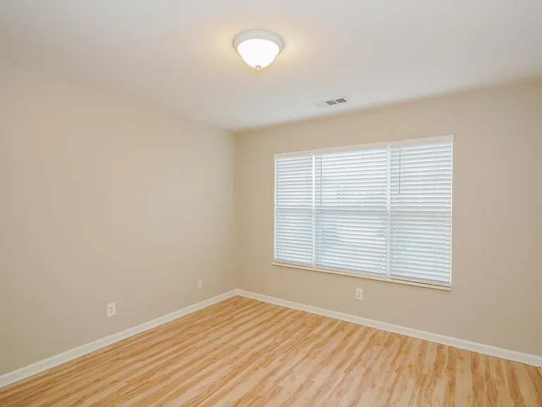 2145 Erin Ln — Photo 14