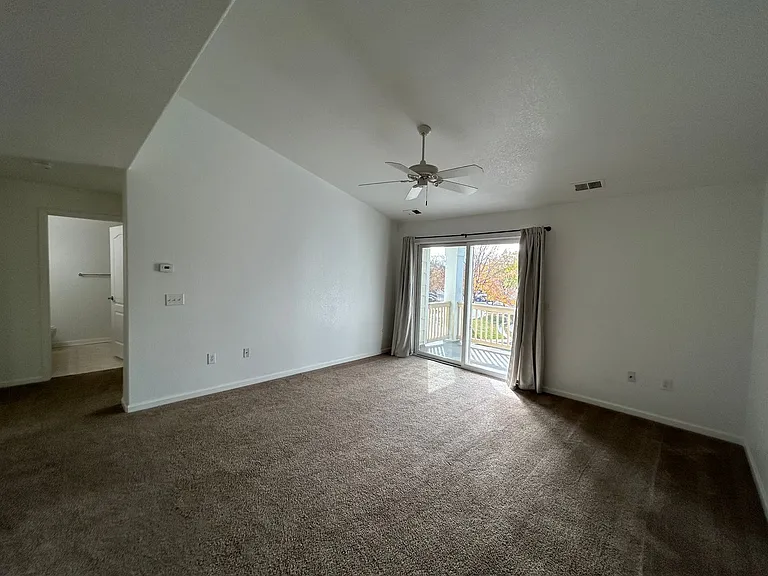 4645 Hahns Peak Dr — Photo 2