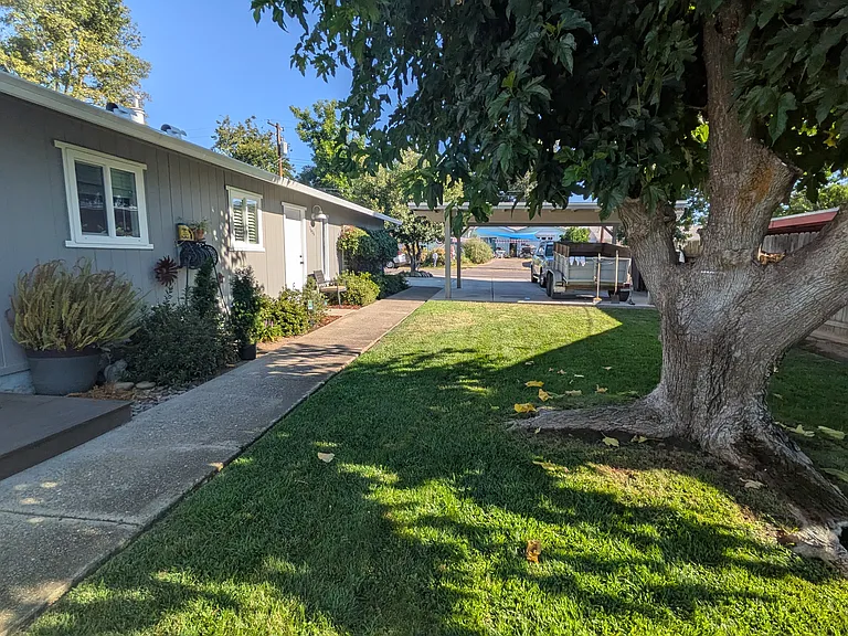 7626 Oak Grove Ave — Photo 3