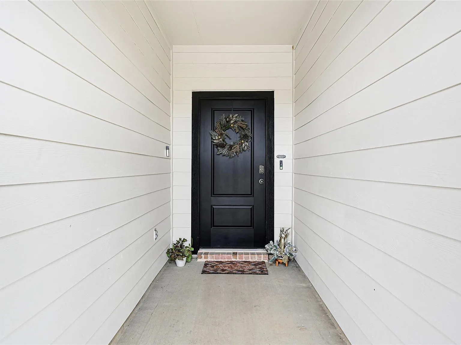 4 bed, 2.5 bath, 2336 sqft, $2,400 — Photo 3