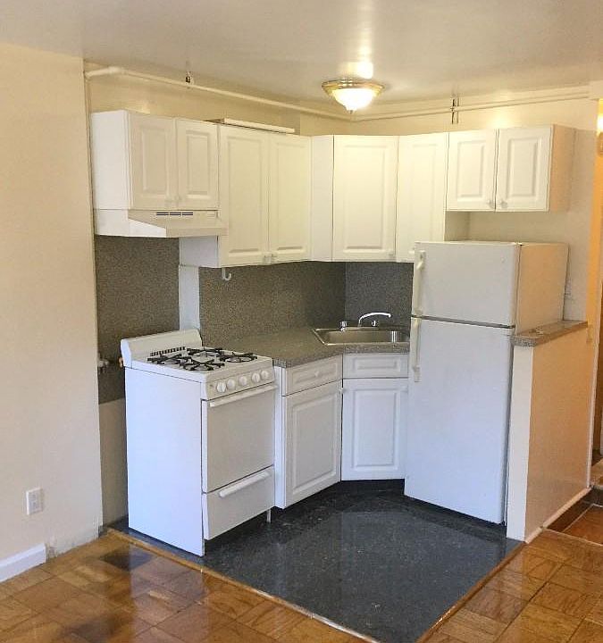 2nd image of 546 W 50th St APT 2FE