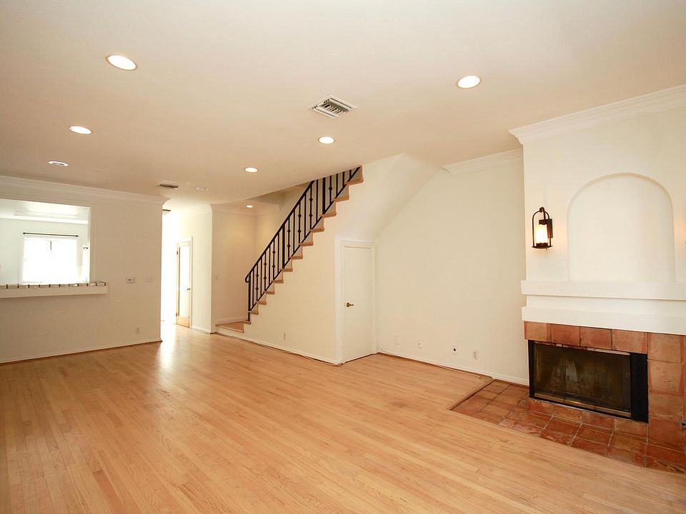 1st image of 8228 Fountain Ave #107