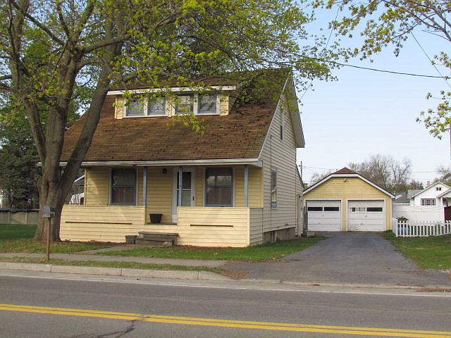 2nd image of 1110 S Main St