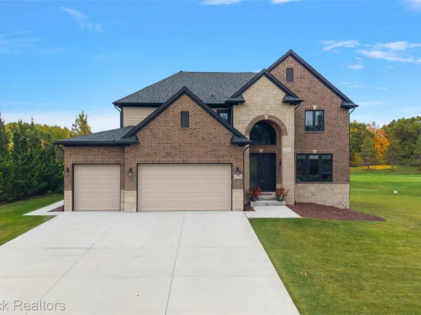 1721 Royal Birkdale Dr, Oxford, MI 48371