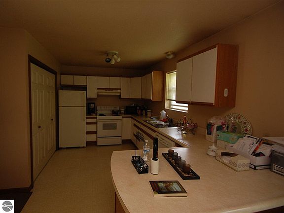 3rd image of 260 N Burgess St