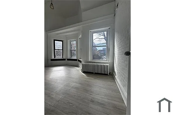 30 P St NE photo 1