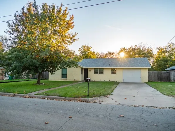 310 Cheyenne Dr, Stephenville, TX 76401