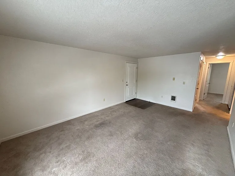 905 Bryan Ct — Photo 5