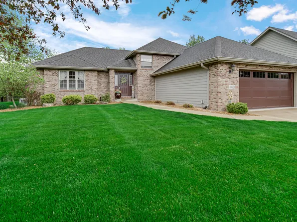 10621 Erie Dr, Crown Point, IN 46307