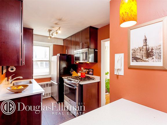 3rd image of 194 W 4th St #4D