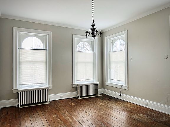 3rd image of 321 N Loudoun St