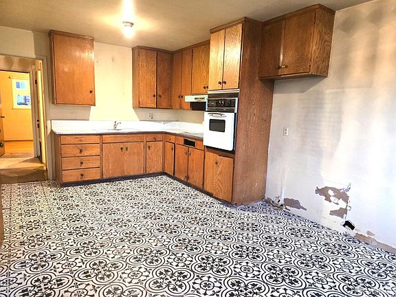 4th image of 272 Farallones St
