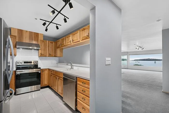 1140 Alki Ave SW #204 — Photo 2