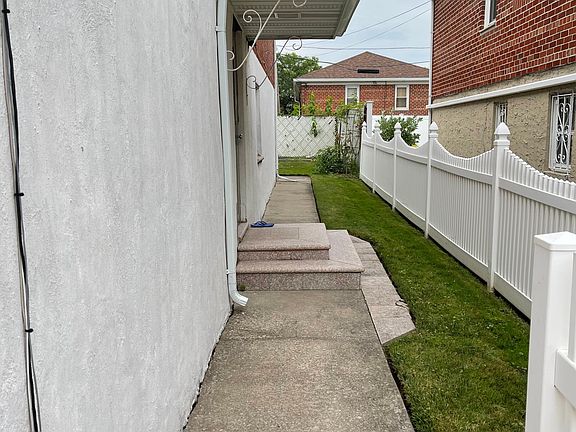 3rd image of 19715 46th Ave Floor 1