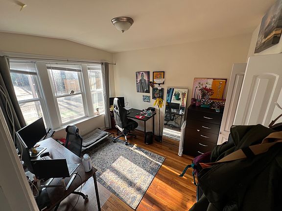 4th image of 4814 N Rockwell St APT 1F