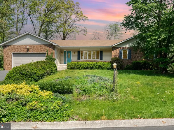 31 Twin Lakes Dr, Gettysburg, PA 17325