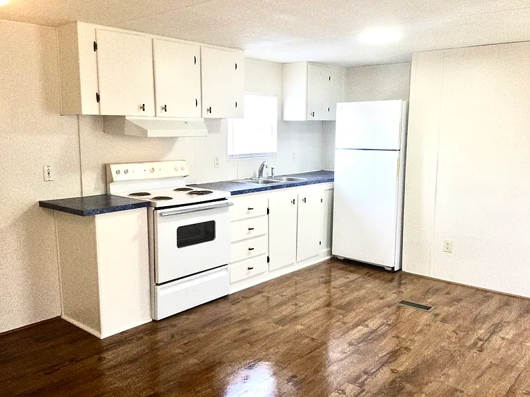 506 Stratford St — Photo 1