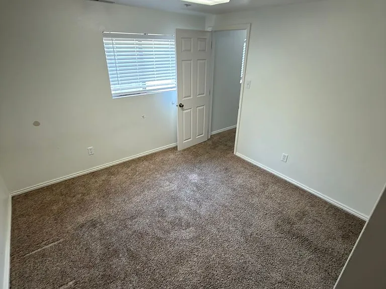480 College Ave — Photo 17