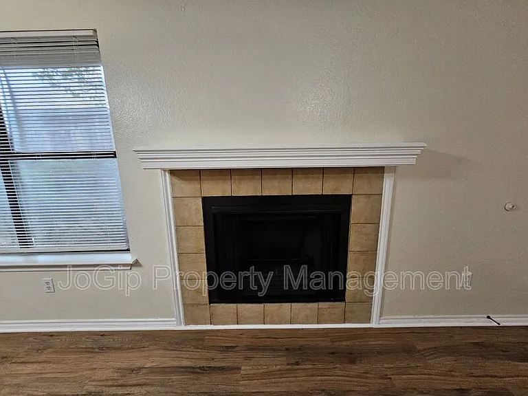 311 Bryant Ln — Photo 5
