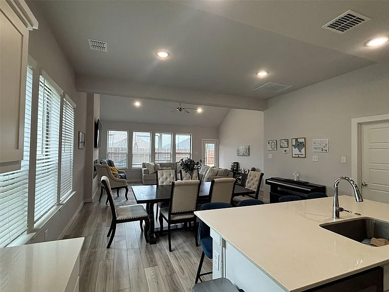 2029 Dovedale Dr — Photo 6