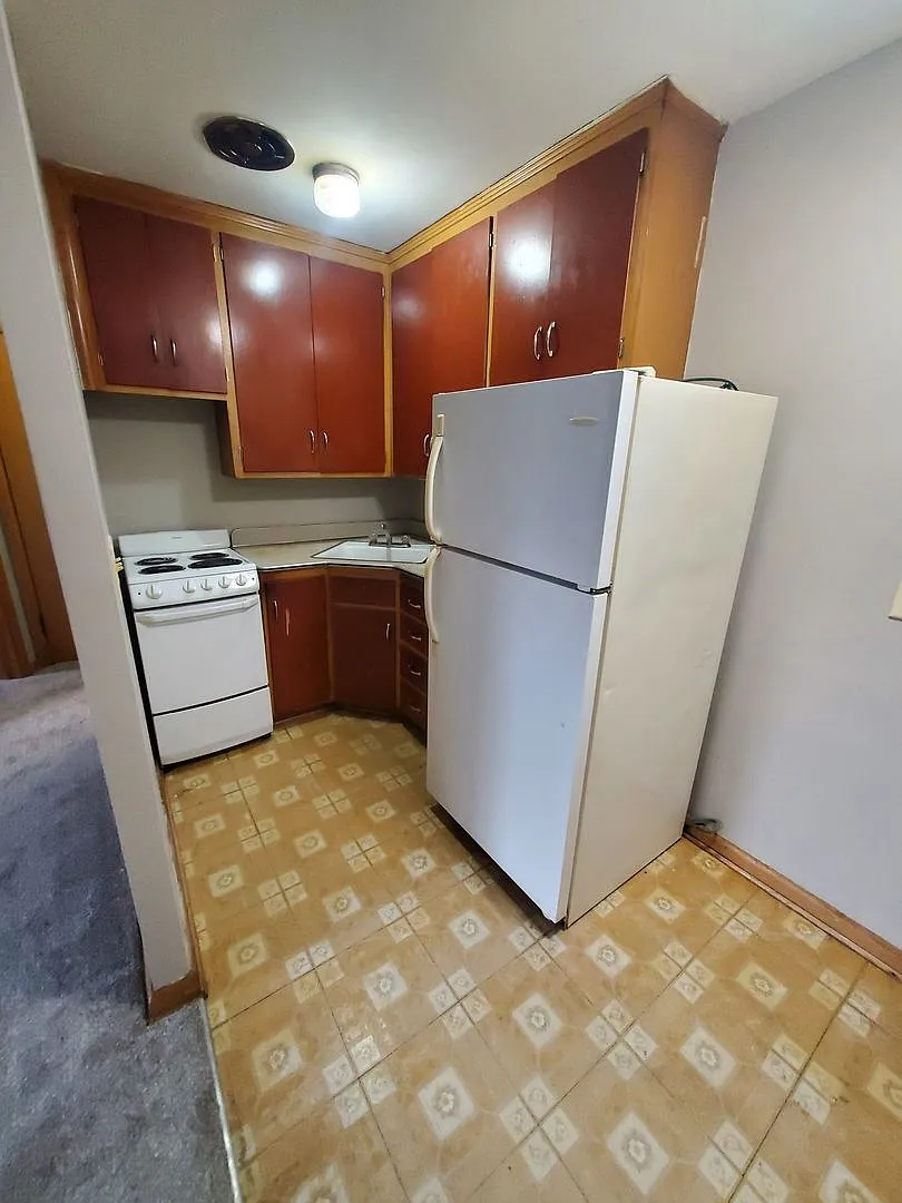 3130 S 48th St. - 8 Family — Photo 3