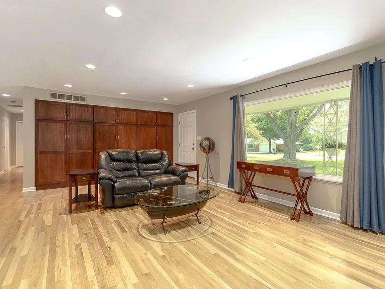 2611 Colby Dr — Photo 21