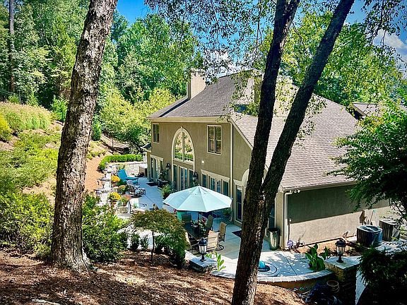 3rd image of 660 River Falls Ct