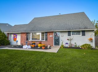 69 Canoe Birch Rd, Levittown, PA 19057