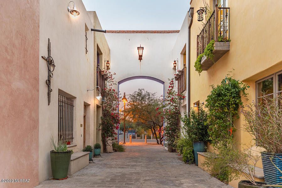 1st image of 885 W Calle De Los Higos