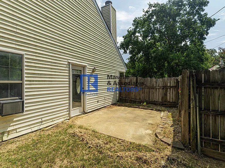 520 Twin Pine Cv — Photo 33