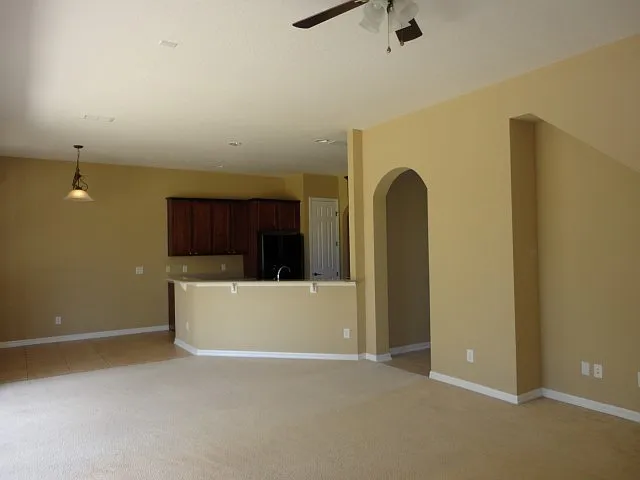5 bed, 4.5 bath, 3281 sqft, $3,710 — Photo 3