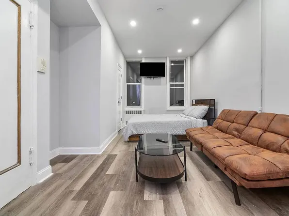 1580 First Avenue image 1 of 6