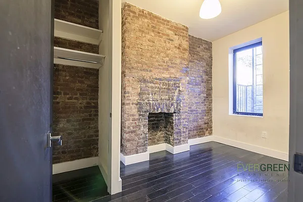 Rented by Evergreen Apartments BK | media 7