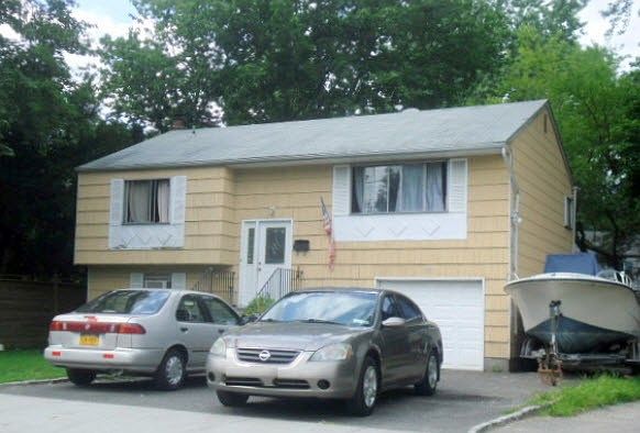 2nd image of 237 W Pulaski Rd