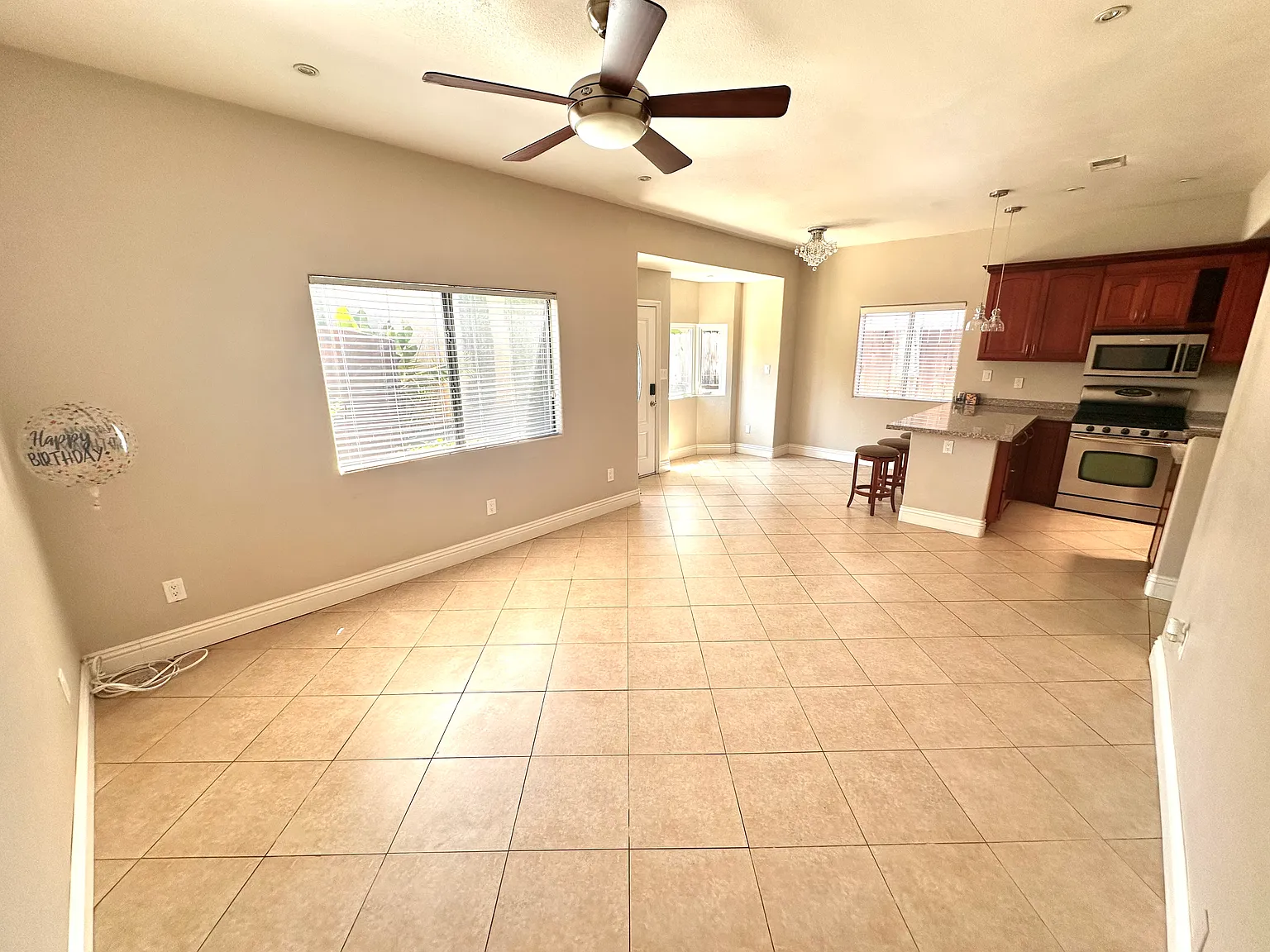 528 N Parker St — Photo 2