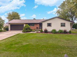 114 Boulder Dr, Gridley, IL 61744
