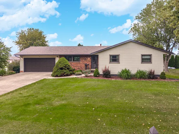 114 Boulder Dr, Gridley, IL 61744